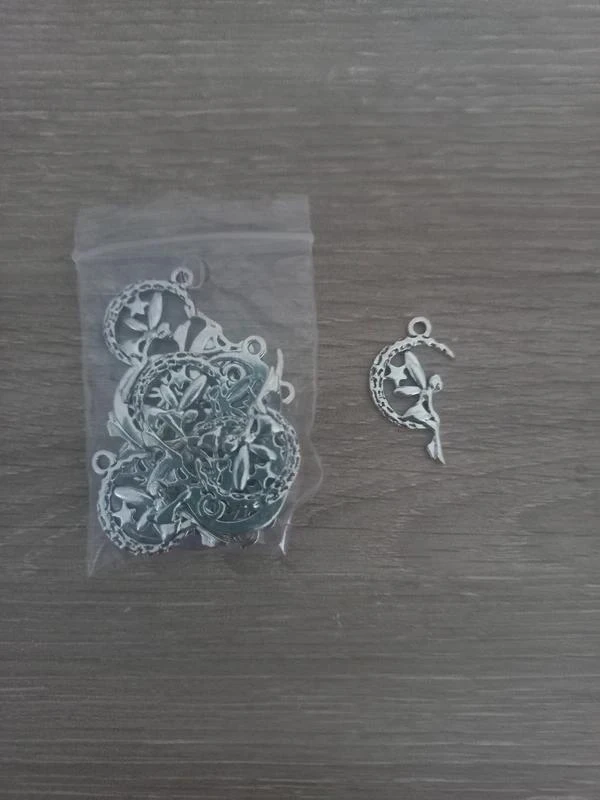 Lot De Pendentifs "Fée Sur Lune"